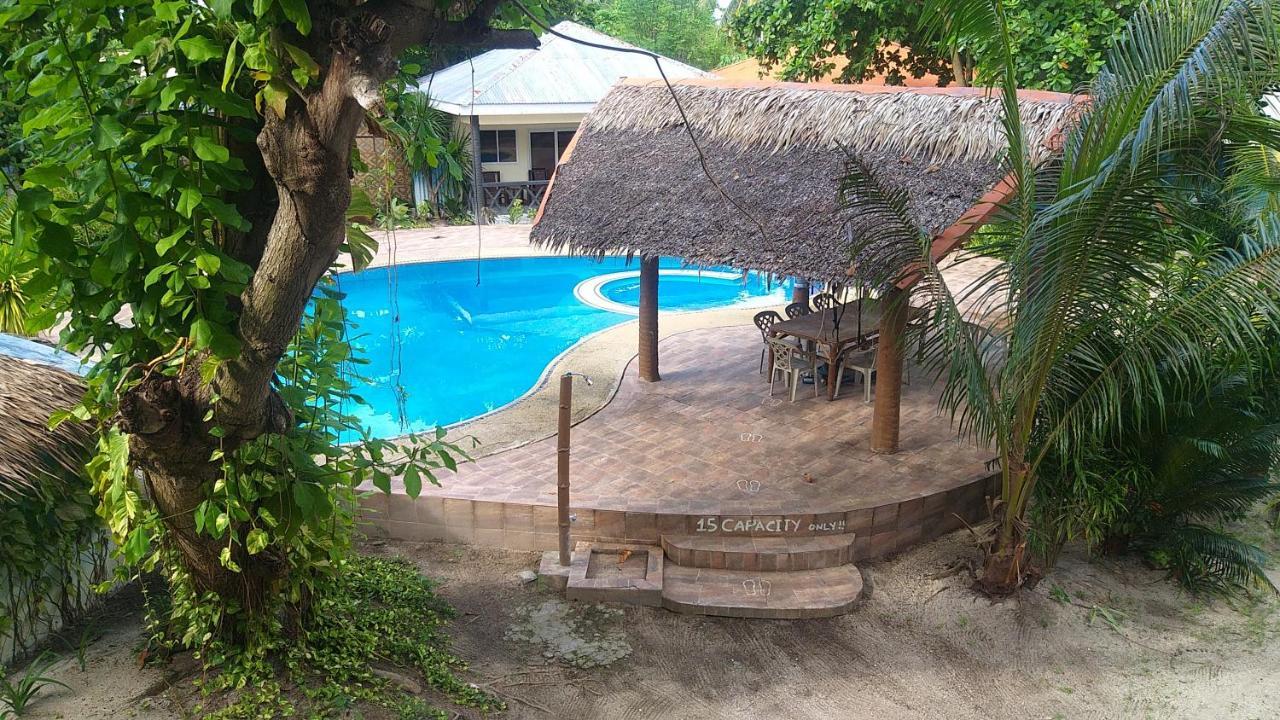 Hotel The Shark'S Tail Dive Center Daanbantayan Esterno foto