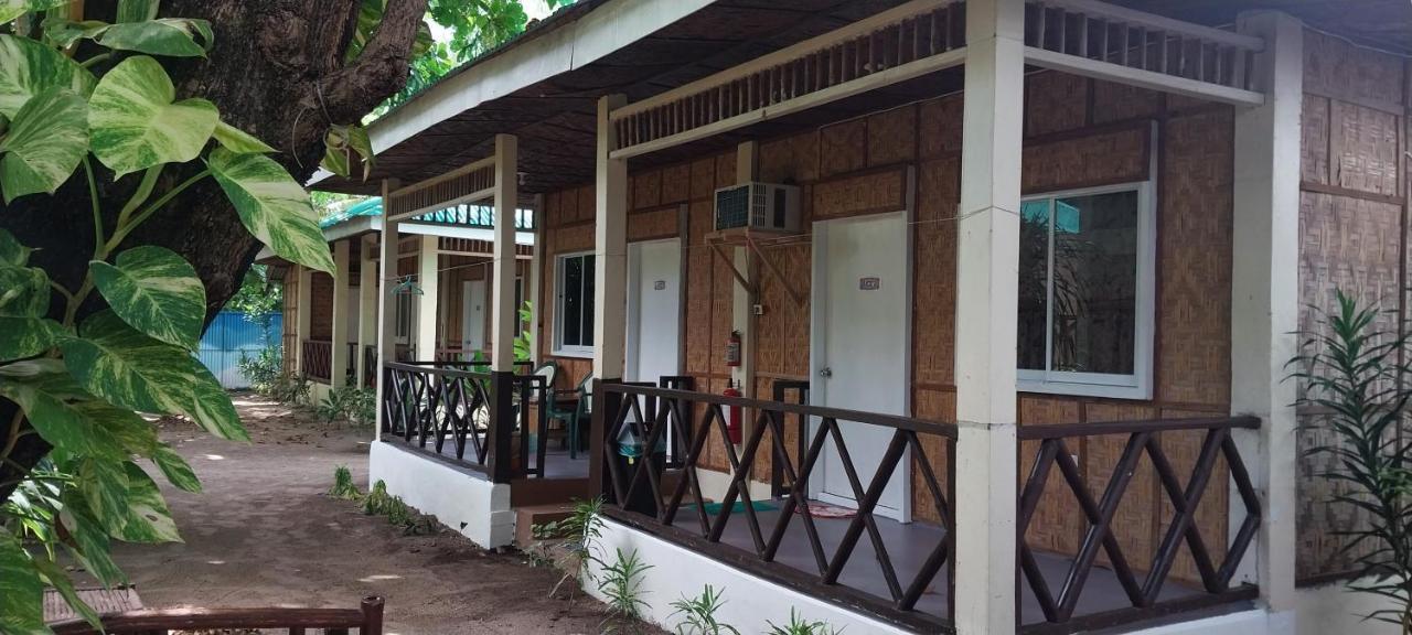 Hotel The Shark'S Tail Dive Center Daanbantayan Esterno foto