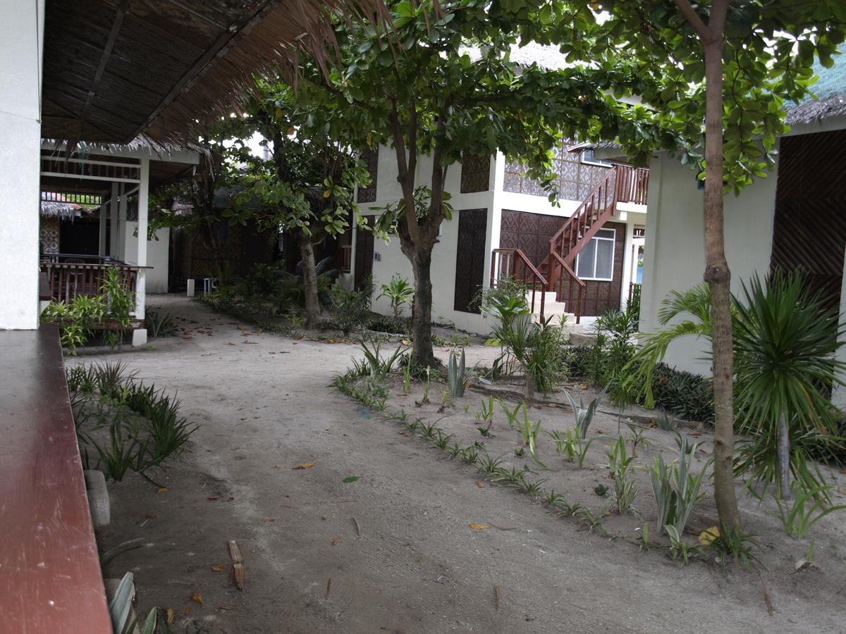 Hotel The Shark'S Tail Dive Center Daanbantayan Esterno foto