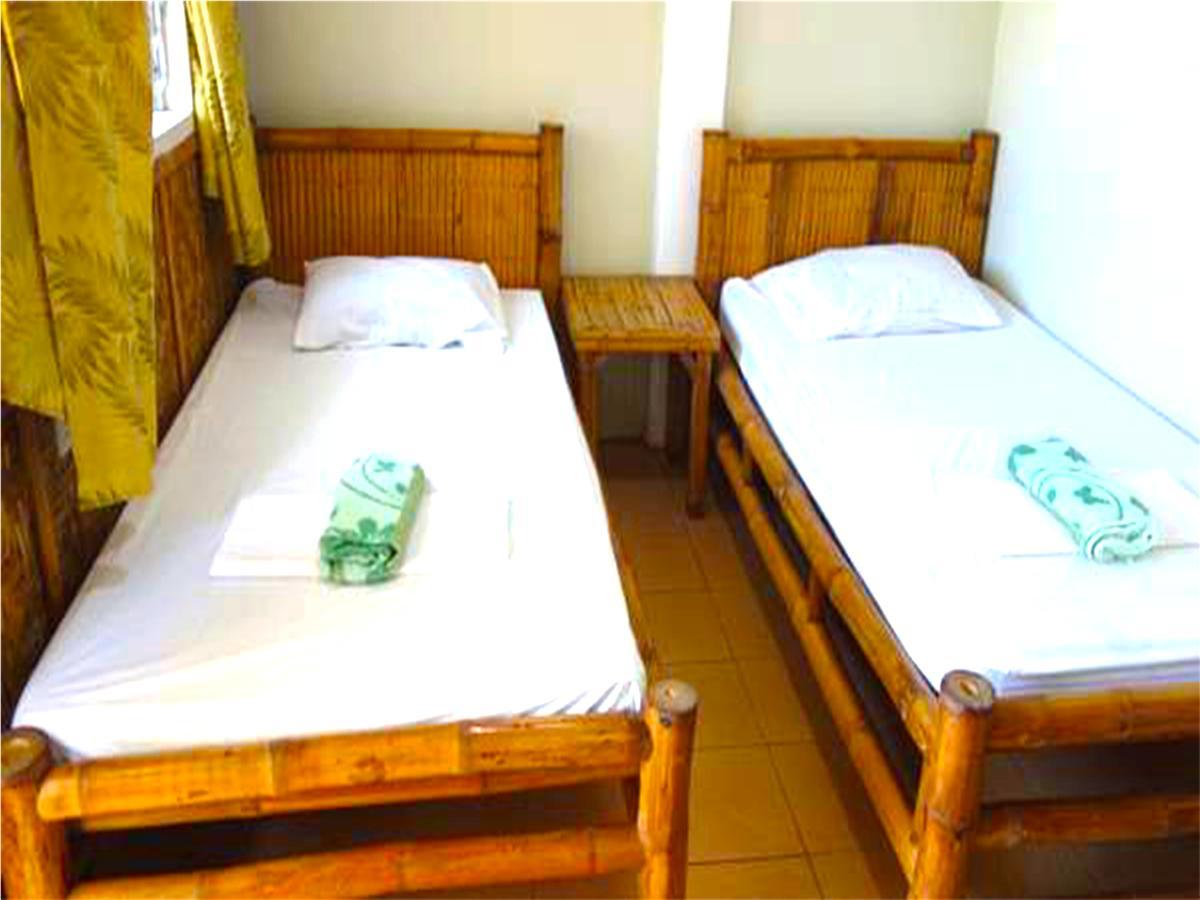 Hotel The Shark'S Tail Dive Center Daanbantayan Esterno foto