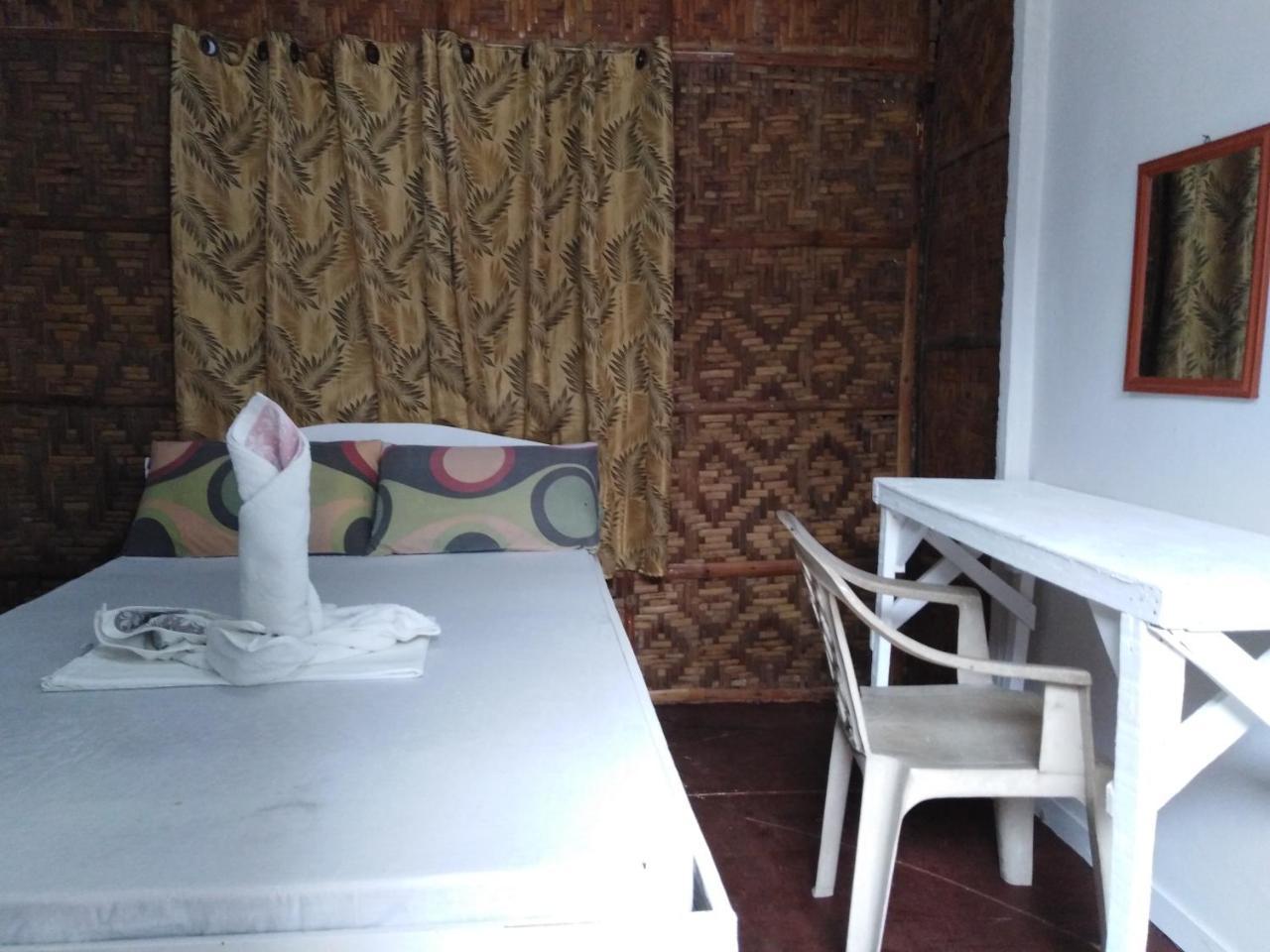 Hotel The Shark'S Tail Dive Center Daanbantayan Esterno foto