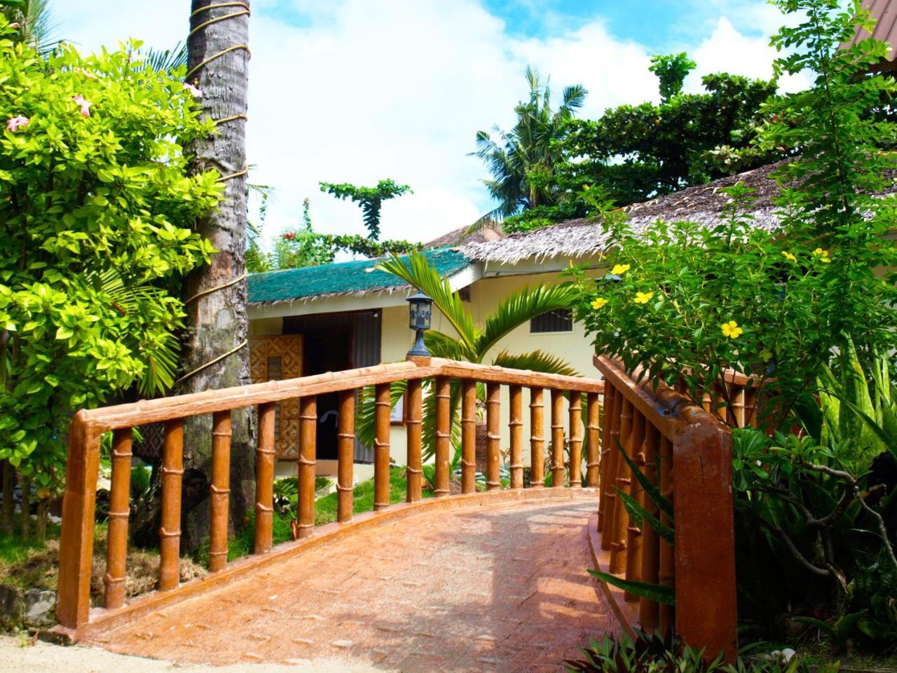 Hotel The Shark'S Tail Dive Center Daanbantayan Esterno foto